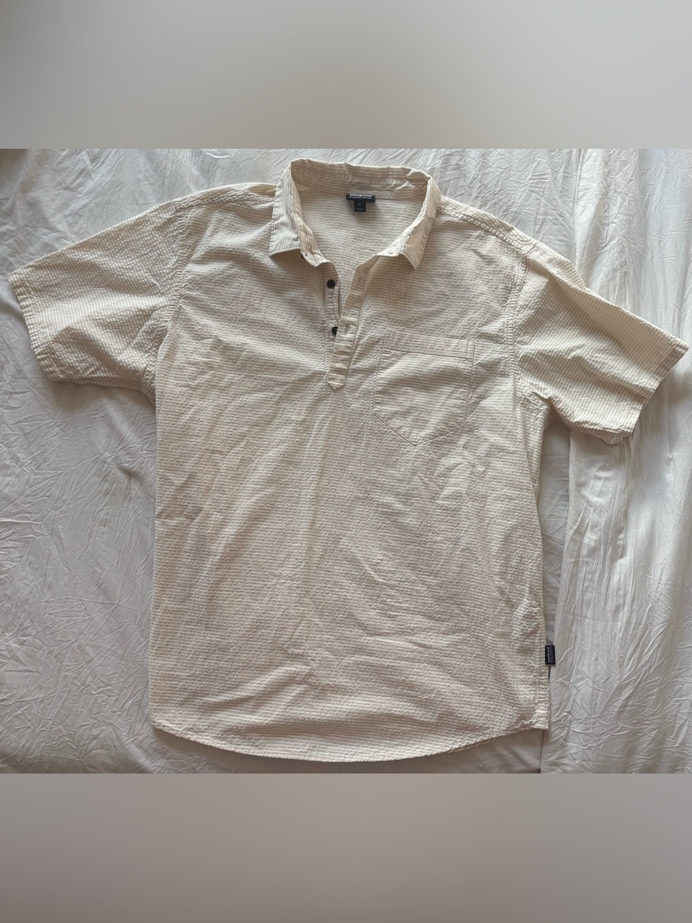 Patagonia Men’s XL Organic Cotton Textured Short Sleeve Shirt Cream Seersucker